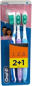 ORAL-B WHITE TOOTHBRUSH MEDIUM 2+1